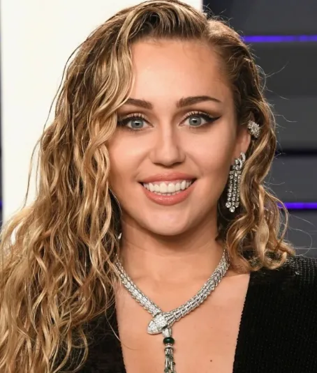 Miley Cyrus Age, Height, Weight, Net Worth, Career, And More